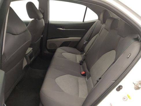 Used 2018 Toyota Camry FWD image 18