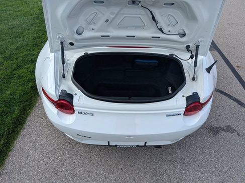 Used 2021 MAZDA MX-5 Miata Club RWD image 7