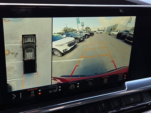 Used 2025 Chevrolet Silverado 1500 LT Trail Boss w/ Convenience Package II image 18