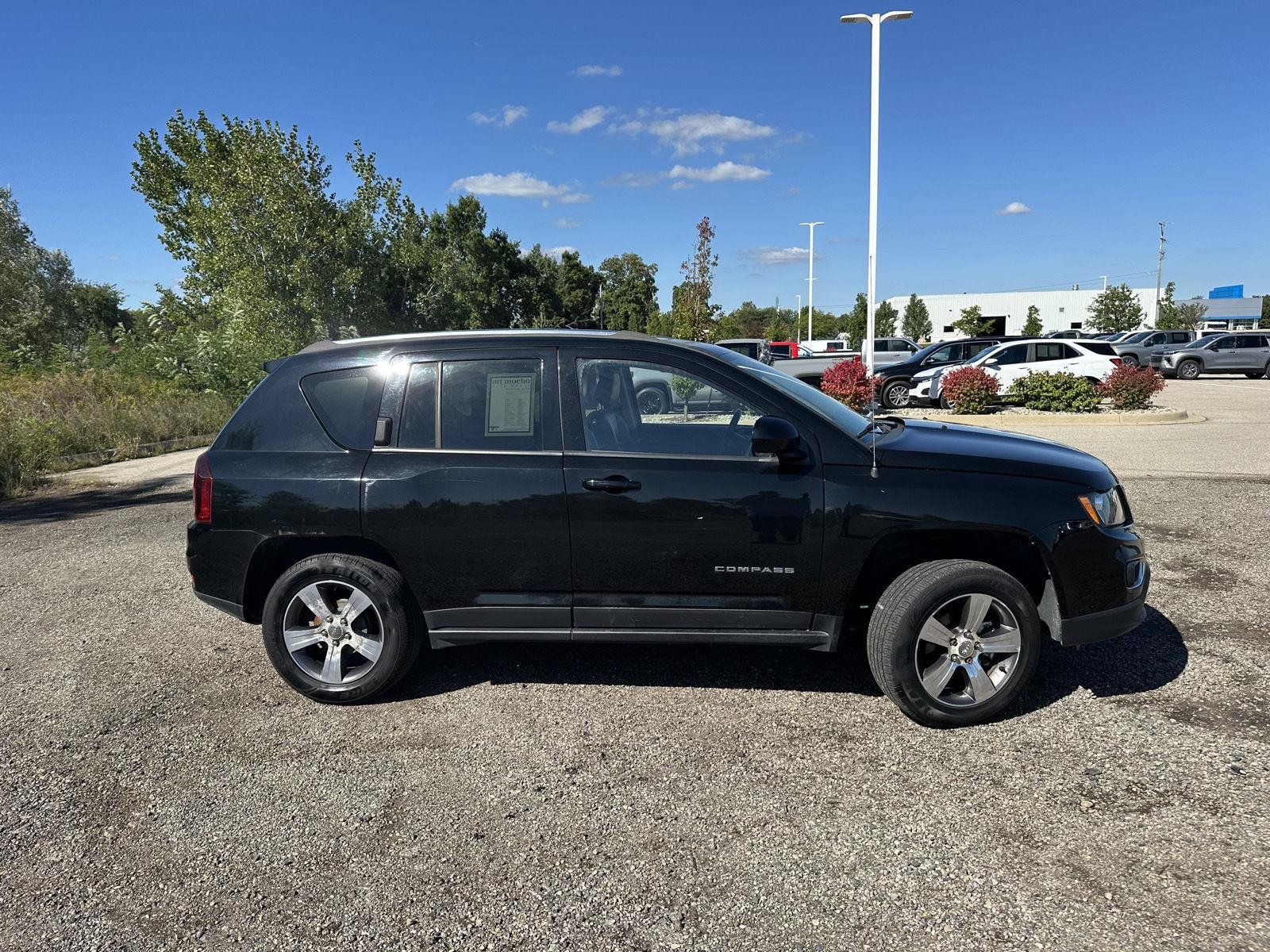 Used 2017 Jeep Compass High Altitude FWD image 3