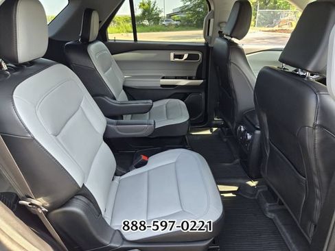 Used 2021 Ford Explorer XLT w/ Equipment Group 202A AWD/4WD image 18