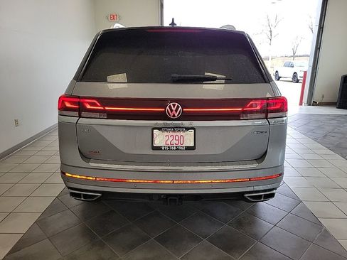 Used 2024 Volkswagen Atlas SEL Premium R-Line image 7