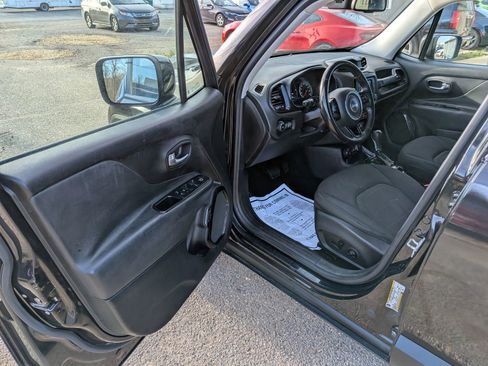 Used 2016 Jeep Renegade Latitude AWD/4WD image 22