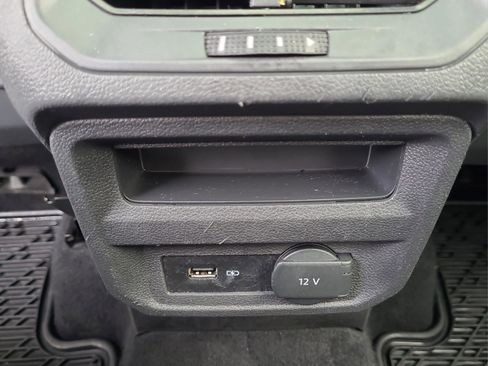 Used 2019 Volkswagen Tiguan SE image 11
