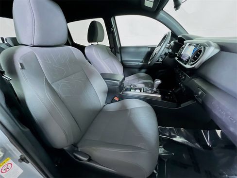 Used 2018 Toyota Tacoma TRD Off-Road image 24