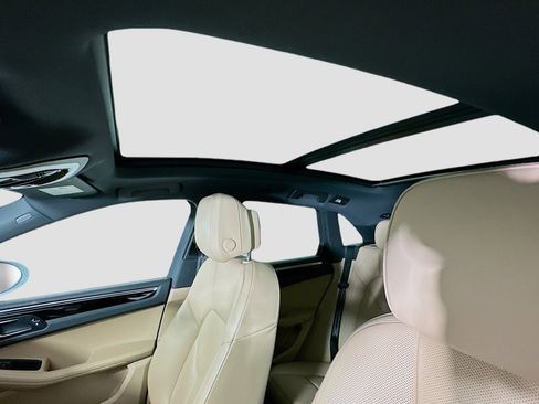 Certified 2023 Porsche Macan AWD/4WD image 14