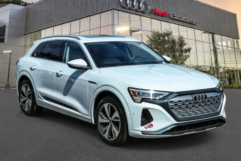 Used 2024 Audi Q8 e-tron Premium Plus w/ Premium Plus Package AWD/4WD image 3