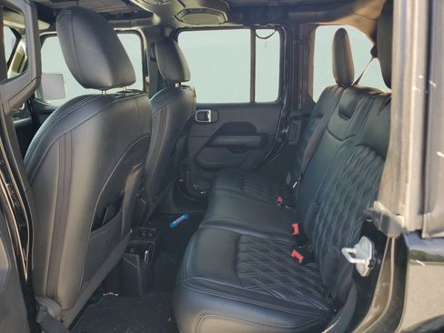 Used 2019 Jeep Wrangler Unlimited Sahara AWD/4WD image 10