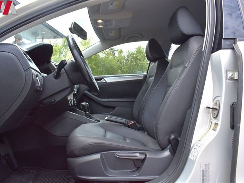 Used 2012 Volkswagen Jetta TDI w/ TDI Appearance Pkg image 10