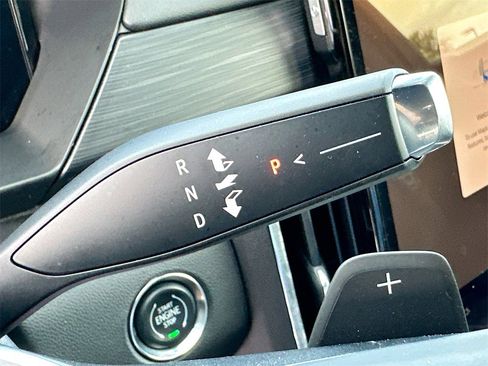 Used 2025 GMC Acadia Elevation image 17