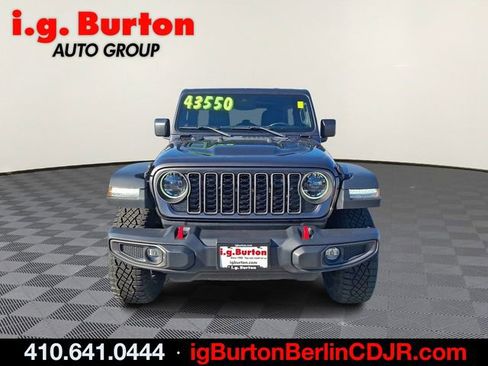 Used 2024 Jeep Wrangler Unlimited Rubicon image 2