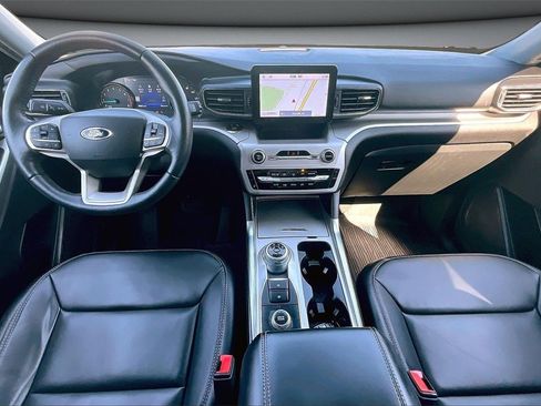 Used 2022 Ford Explorer XLT w/ Equipment Group 202A image 7