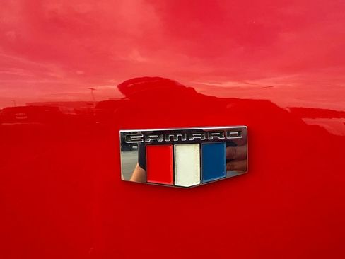 Used 2021 Chevrolet Camaro LT RWD image 13