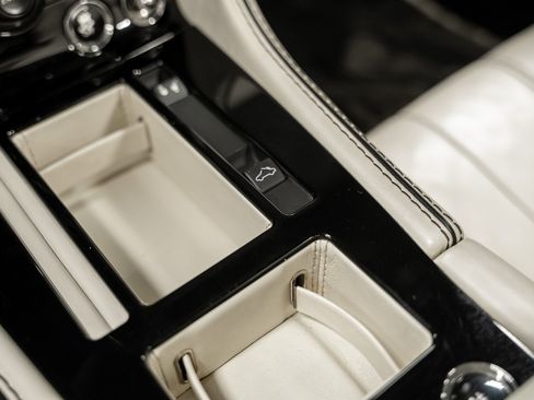 Used 2015 Aston Martin DB9 Volante image 51