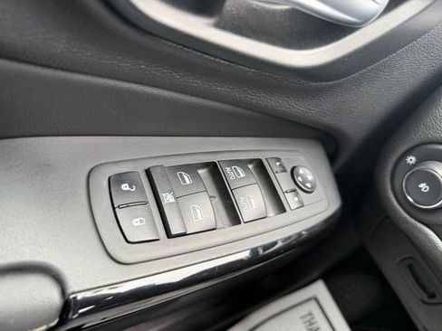 Used 2023 Jeep Cherokee Altitude Lux image 27