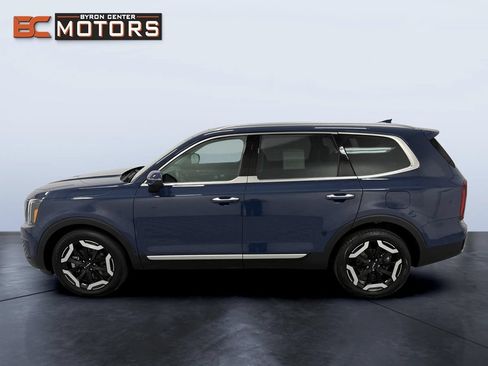 Used 2025 Kia Telluride S AWD/4WD image 3
