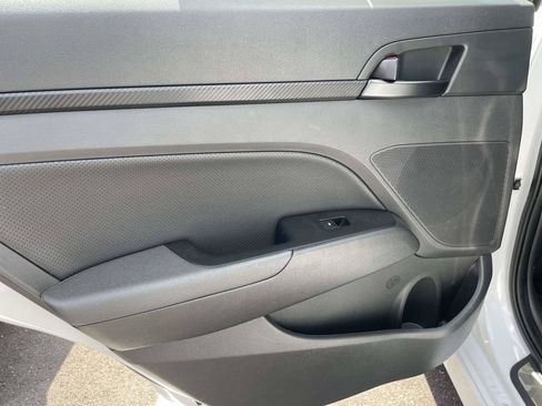 Used 2018 Hyundai Elantra Sport FWD image 11