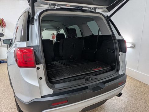 Used 2018 GMC Acadia SLE image 15