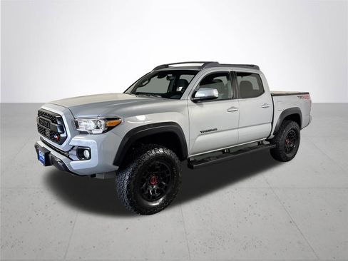 Used 2021 Toyota Tacoma TRD Off-Road w/ Technology Package image 2