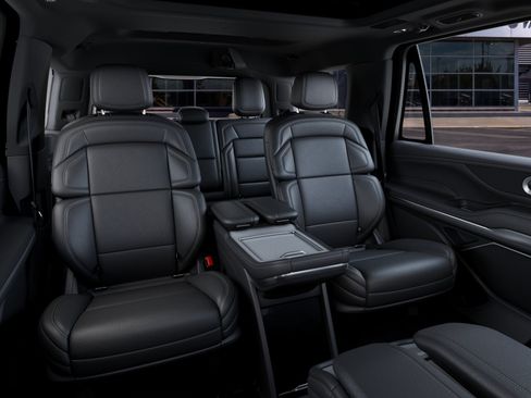 New 2027 Lincoln Navigator Reserve w/ Jet Appearance Package AWD/4WD image 11