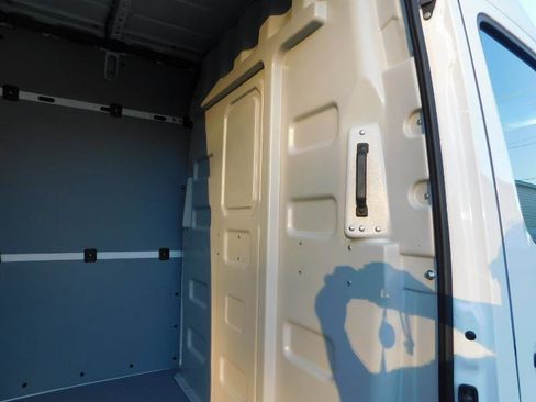 Used 2024 Mercedes-Benz eSprinter 170 Cargo image 39