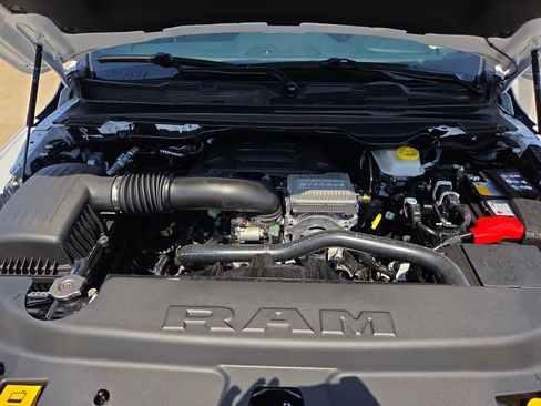 New 2026 RAM 1500 Laramie AWD/4WD image 17