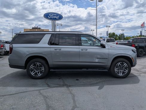 Used 2025 Chevrolet Suburban Z71 AWD/4WD image 2