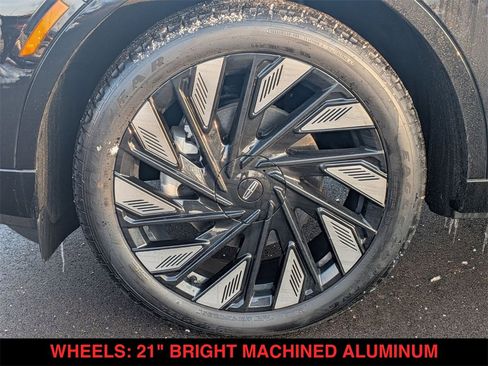 Used 2025 Lincoln Nautilus Reserve image 19