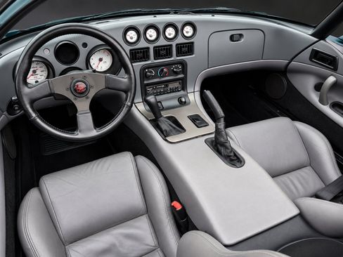 Used 1994 Dodge Viper RT/10 RWD image 2