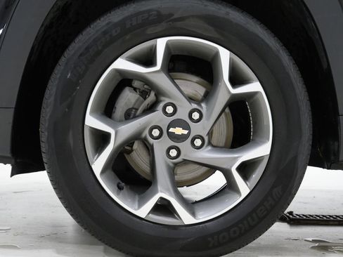 Used 2025 Chevrolet Trax LT FWD image 9