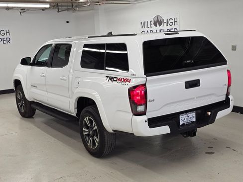 Used 2018 Toyota Tacoma TRD Sport w/ Technology Package AWD/4WD image 11