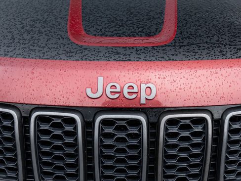 Used 2019 Jeep Grand Cherokee Trailhawk AWD/4WD image 11
