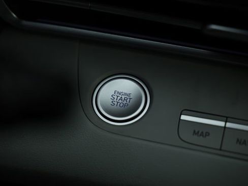 Certified 2025 Hyundai Elantra Limited image 37