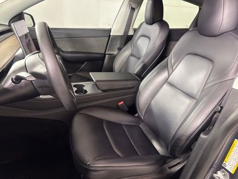 Used 2022 Tesla Model Y Performance image 11