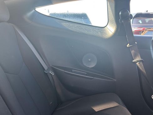 Used 2017 Hyundai Veloster FWD image 25