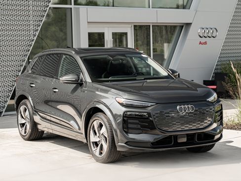 Certified 2025 Audi Q6 e-tron Premium Plus w/ Premium Plus AWD/4WD image 2