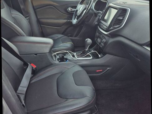 Used 2016 Jeep Cherokee Trailhawk w/ Cold Weather Group image 6