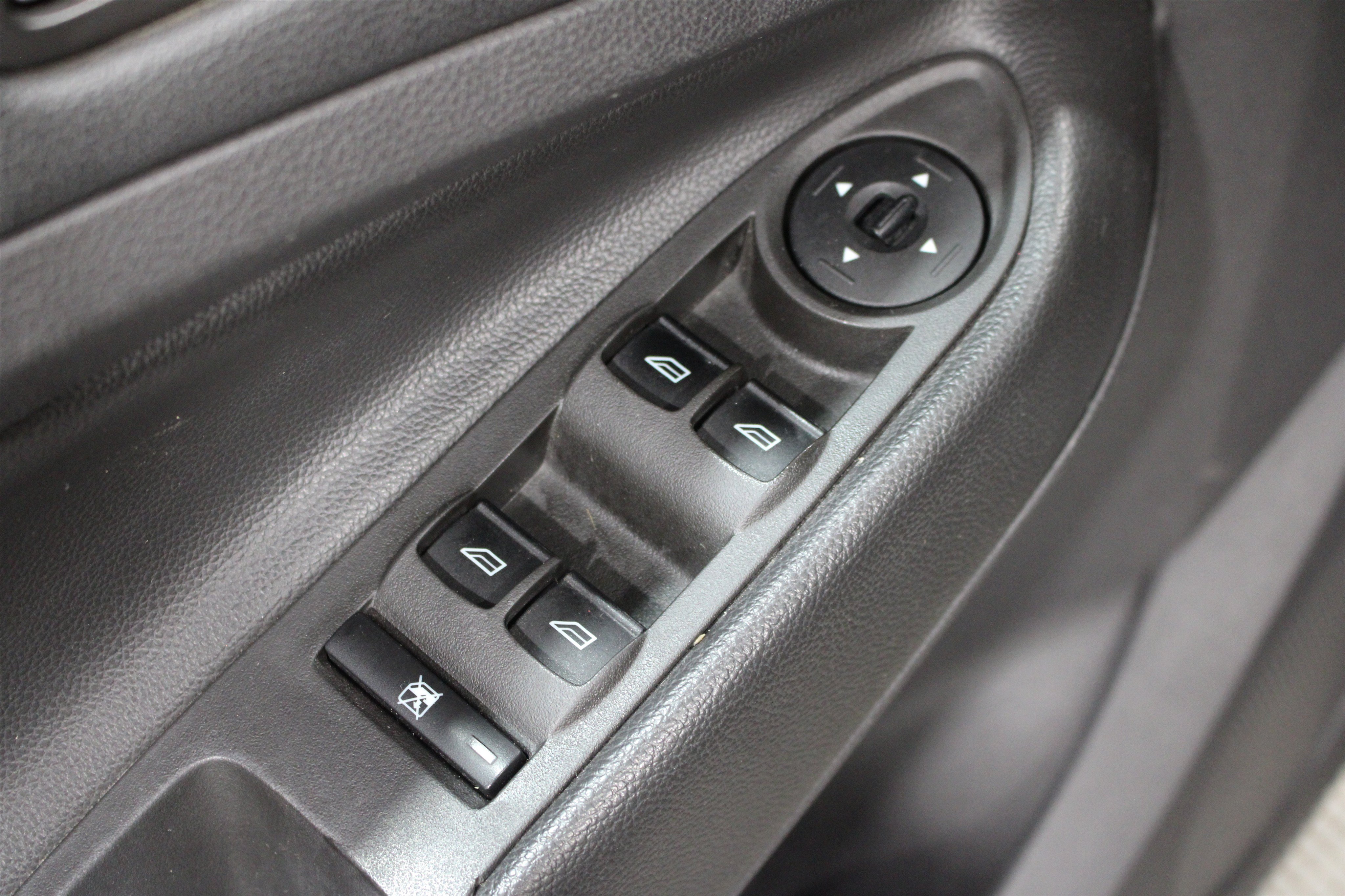 Used 2014 Ford Escape SE w/ SE Chrome Package FWD image 7