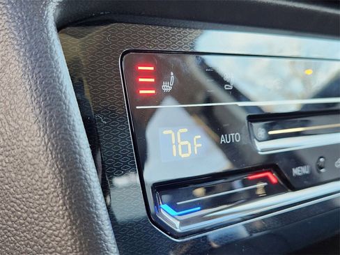 New 2025 Volkswagen Taos SEL image 15