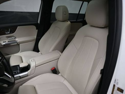 Used 2023 Mercedes-Benz GLB 250 w/ Premium Package image 33