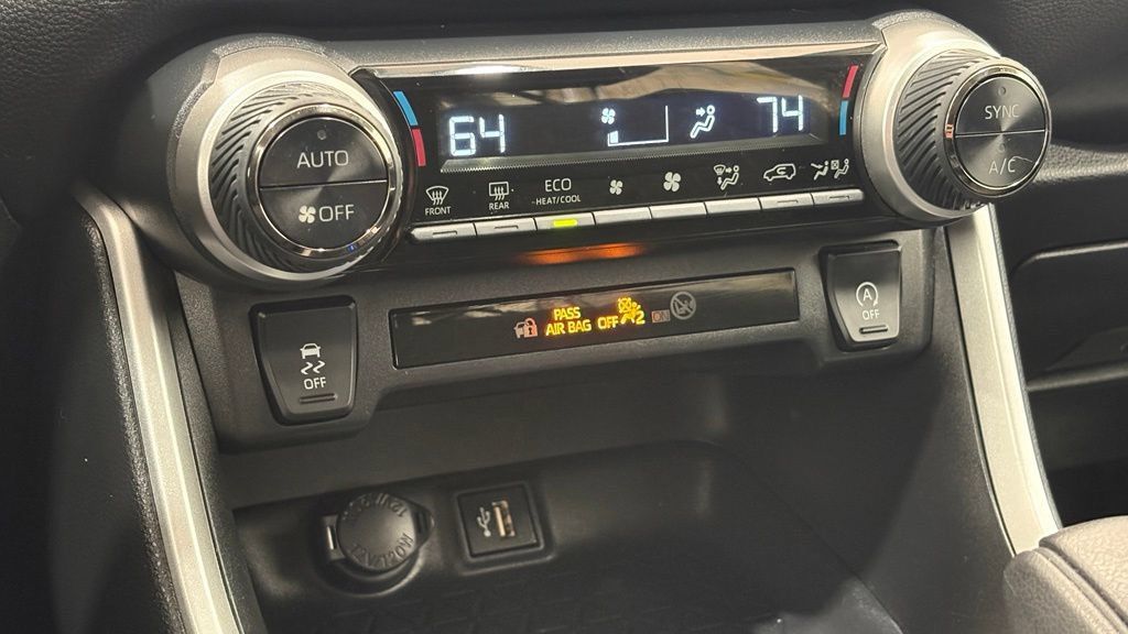 Used 2024 Toyota RAV4 XLE FWD image 37