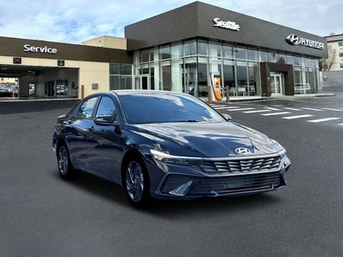 New 2026 Hyundai Elantra Sport FWD image 11