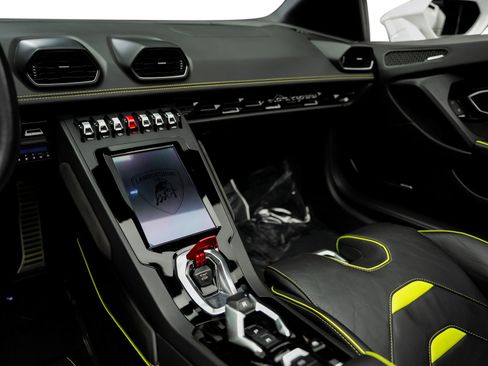 Used 2020 Lamborghini Huracan EVO RWD image 41
