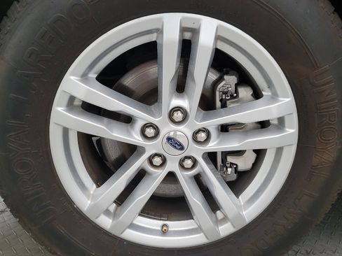 Used 2020 Ford Explorer XLT w/ Equipment Group 202A RWD image 31