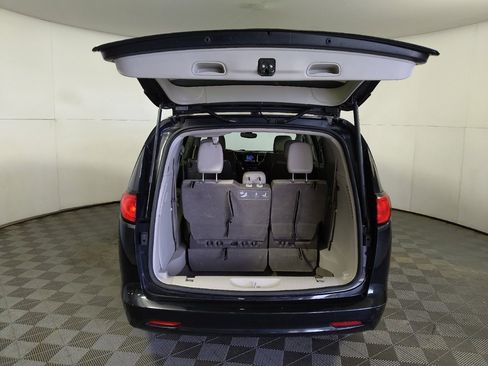 Used 2021 Chrysler Voyager Lxi FWD image 29