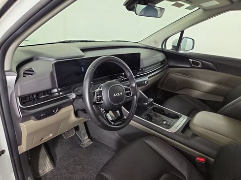 Certified 2025 Kia Carnival FWD image 13