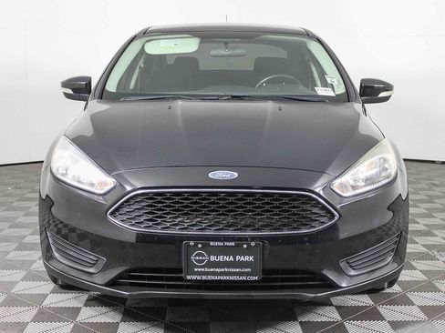 Used 2018 Ford Focus SE w/ Cold Weather Package image 2