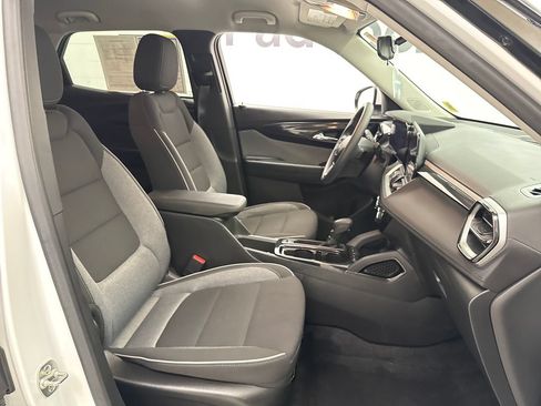 Certified 2024 Chevrolet TrailBlazer LT w/ Driver Confidence Package FWD image 38