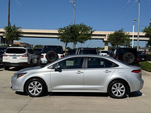 Used 2026 Toyota Corolla LE FWD image 5