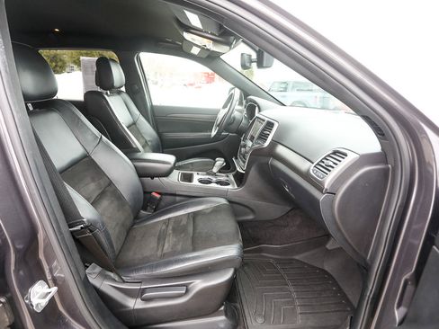 Used 2018 Jeep Grand Cherokee Altitude image 30